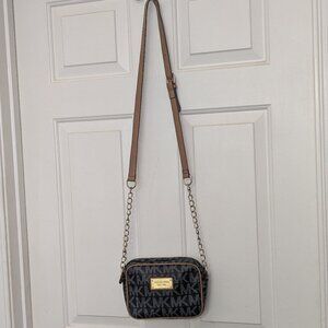 Michael Michael Kors Jet Set Crossbody in Black / Brown .